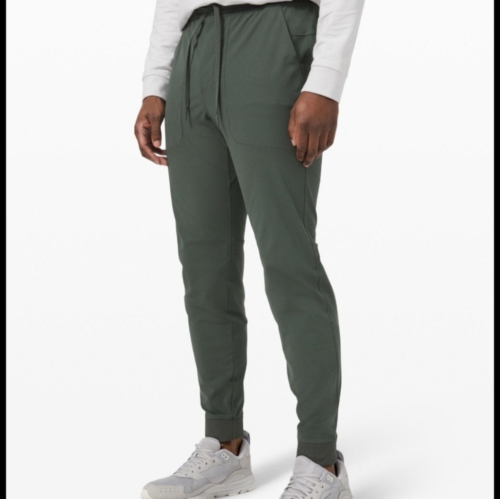 Excellent condition Lululemon ABC Jogger 30" Size Large / L